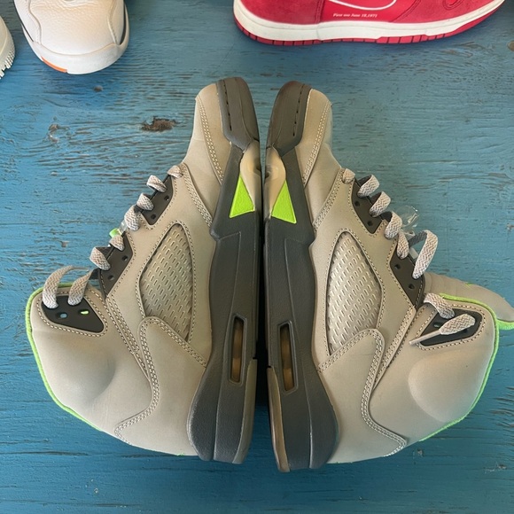 Jordan Athletic Shoes Gray and Neon Green Retro 5 fits ladies size 9.5 - Picture 2 of 6